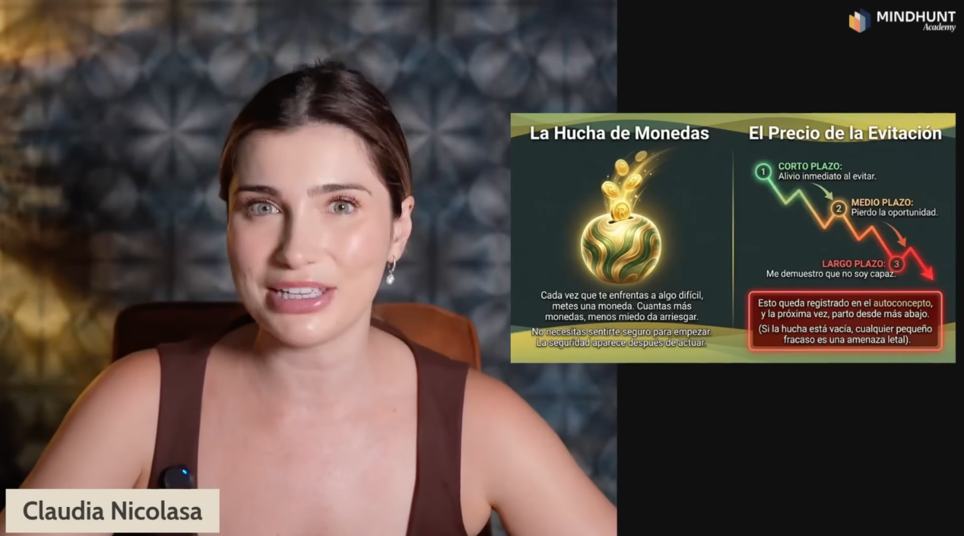Claudia Nicolasa explicando la hucha de monedas y el precio de la evitación en una clase de Mindhunt Academy